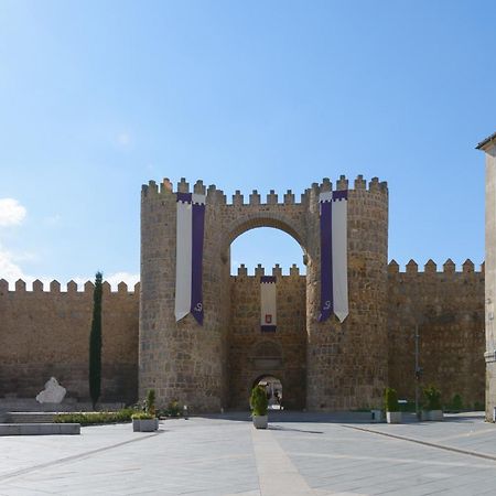 Balcony View To Avila'S Alcazar Ávila Exterior foto